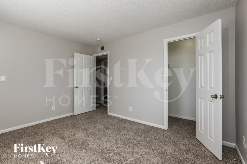 Building Photo - 8807 W Mercer Ln