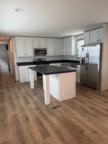 Building Photo - 221 W 57th St