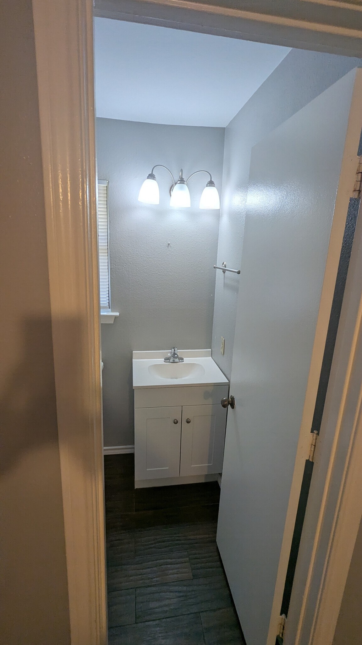 Building Photo - 711 Hillcrest Ct