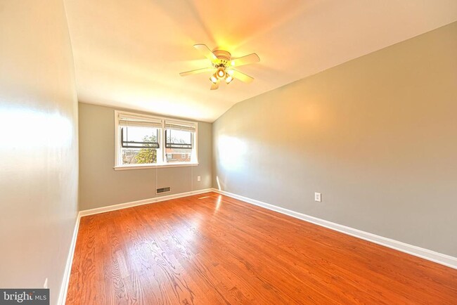 Building Photo - 1130 Linden Ave