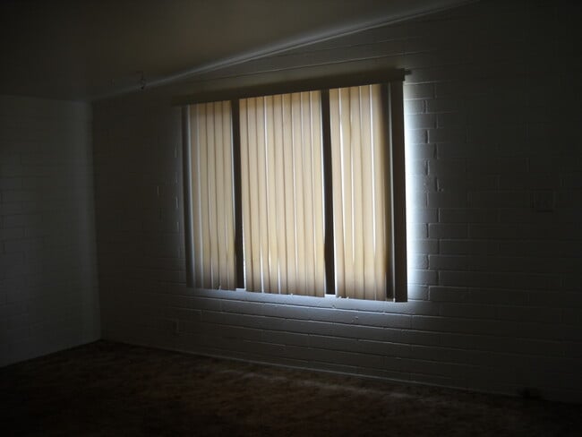 Building Photo - Cute House in Town