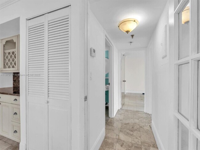 Building Photo - 2501 Brickell Ave