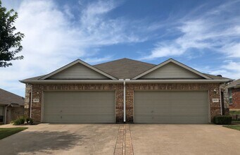 Building Photo - 1017 Newcastle Dr
