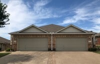 Building Photo - 1017 Newcastle Dr