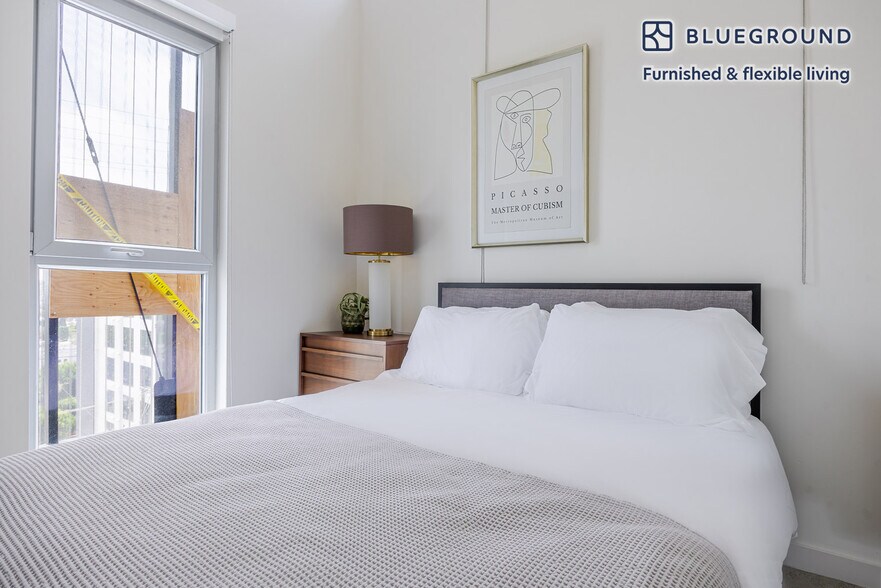 Building Photo - 3630 Overland Ave