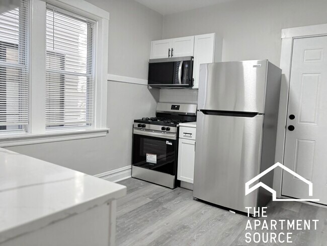 Building Photo - 2937 N Fairfield Ave