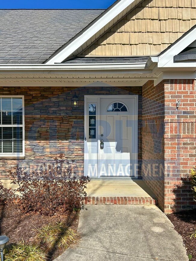 Building Photo - Beautiful three-bedroom home in Ooltewah, TN!