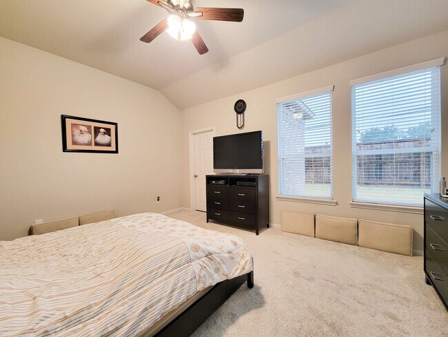 Building Photo - This stunning 2-year-old house with 4 beds, 3 baths, and an attached 2-car garage, it offers ampl...