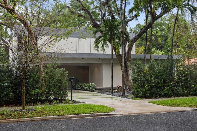 Building Photo - 2780 SW 22nd Ave