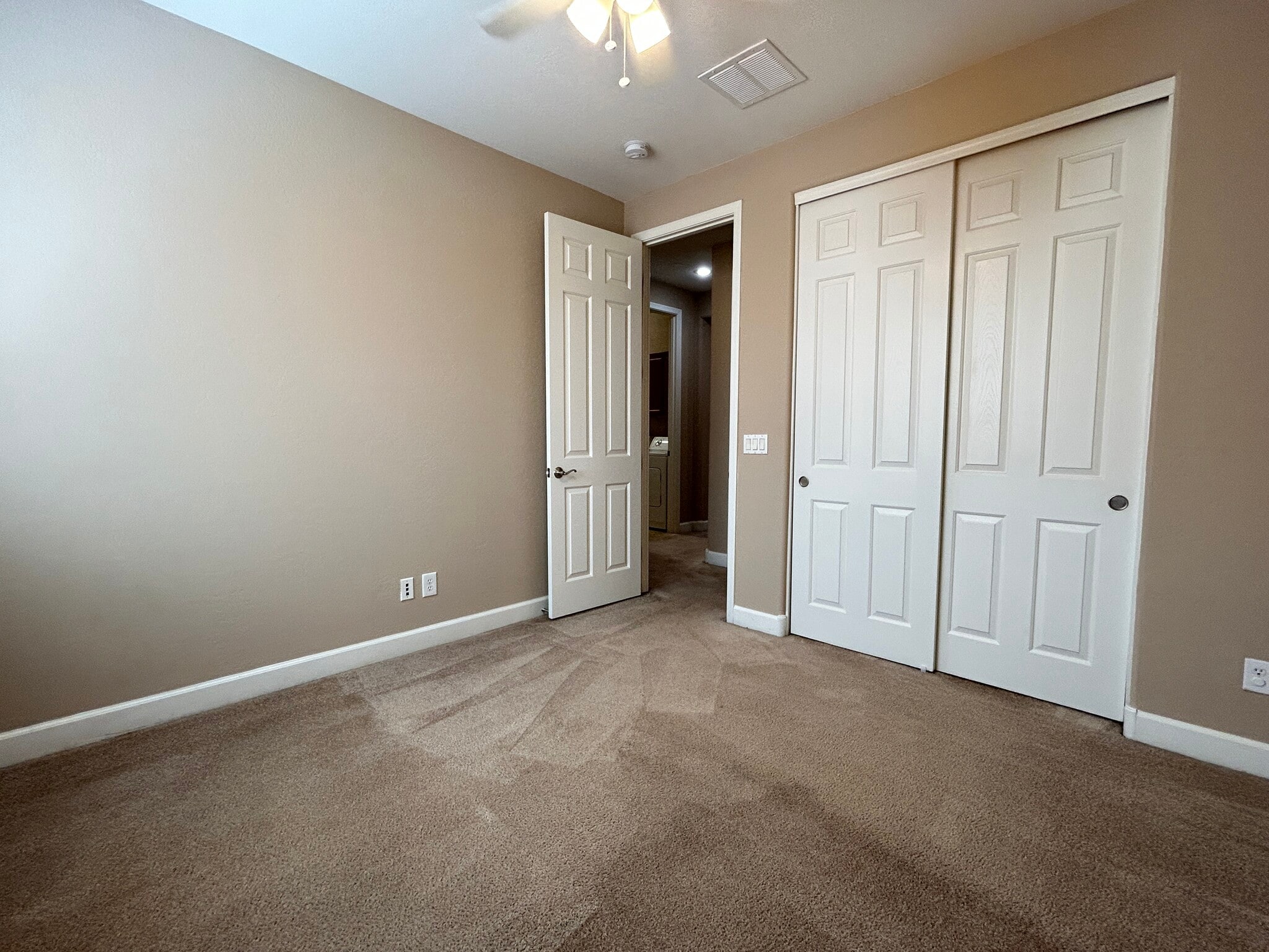 3rd Bed Upstairs - 300 W Wisteria Pl