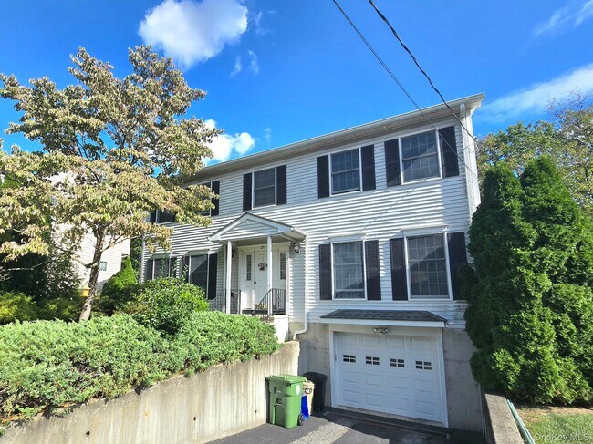 Primary Photo - 21 Bentay Dr