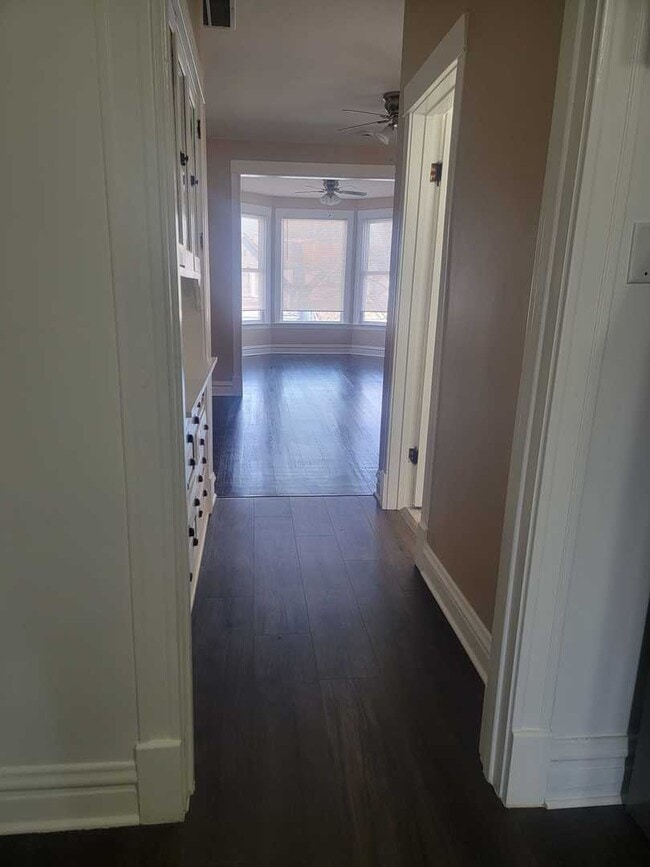 Building Photo - 1540 N Keeler Ave