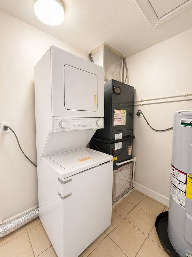 Building Photo - 5459/5461 Eleventh Ave