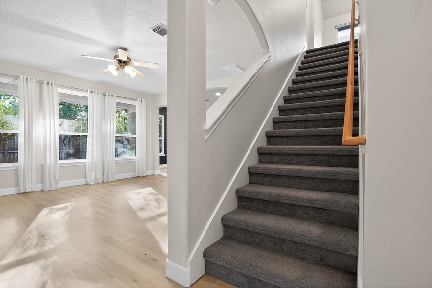 Building Photo - 126 Silver Penny Dr