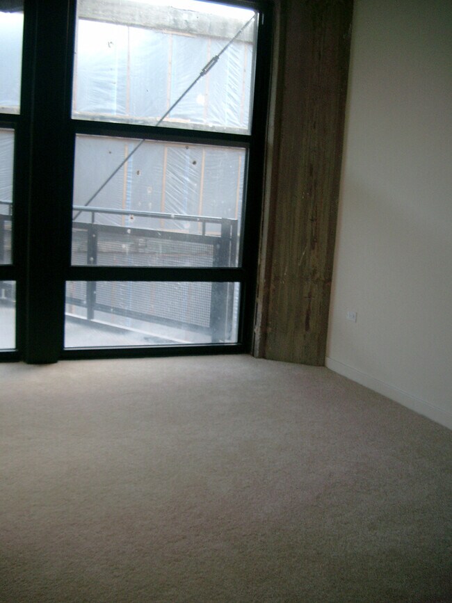 Building Photo - 1151 W 14th Pl