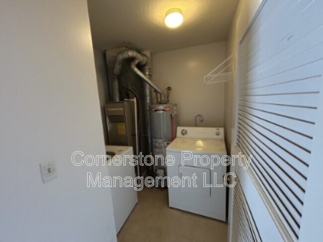 Building Photo - 1000 Emery Rd