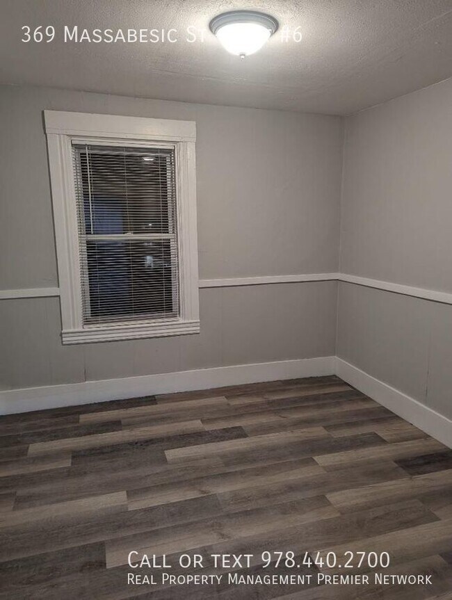 Building Photo - 369 Massabesic St