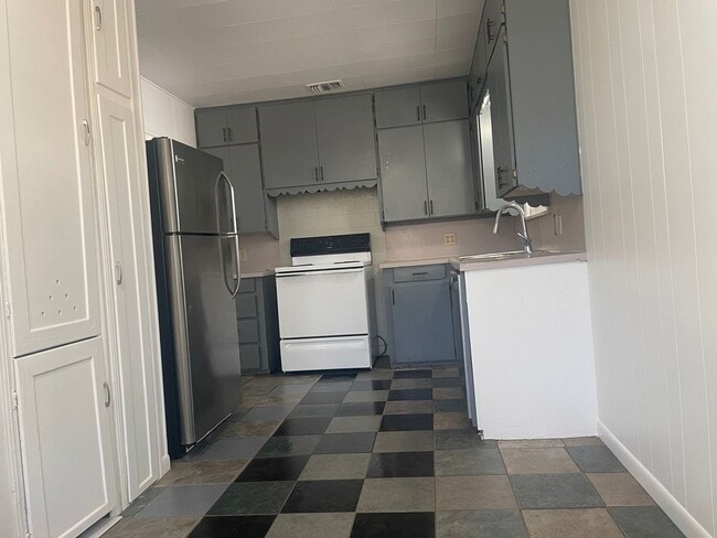 Building Photo - House with Heart