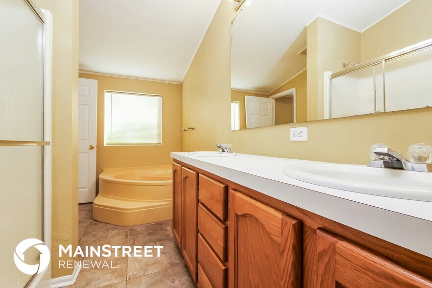 Building Photo - 1709 Lexington Rd