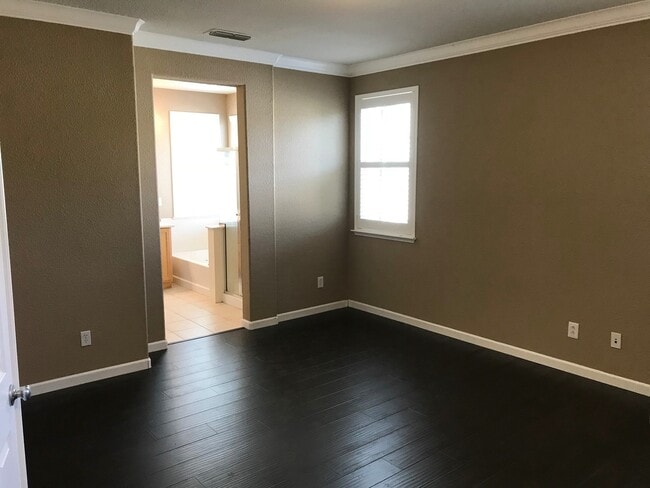 Building Photo - Beautiful 4 Bedroom, 2.5 Bath Mountain House Home