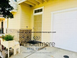 Building Photo - Spacious 3-bedroom with Updated Finishes a...