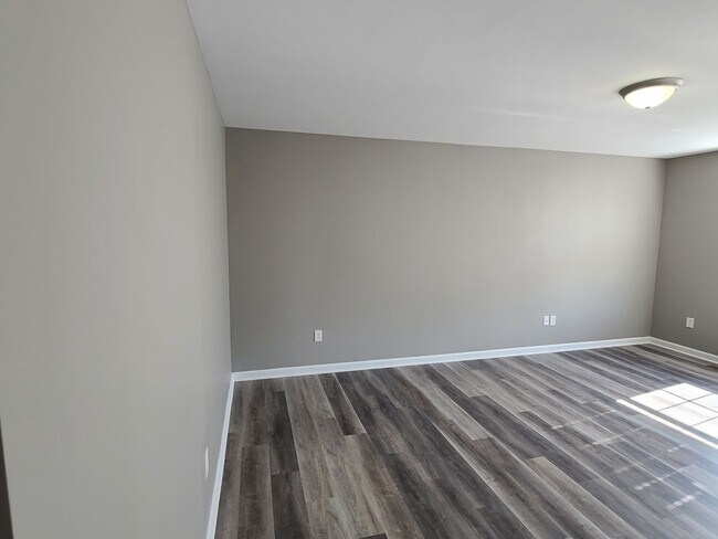 Building Photo - 3 bedroom,  2 1/2 bath town home in Waynesboro PA END UNIT