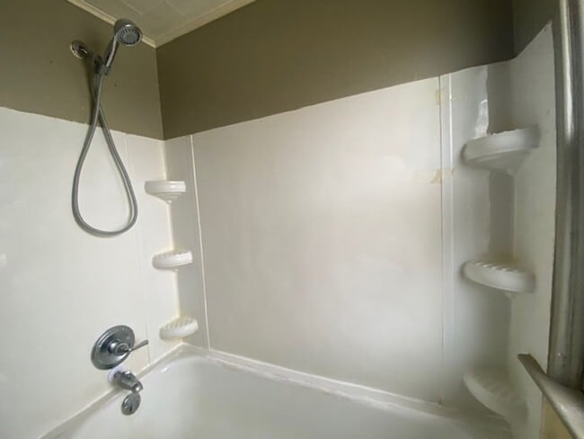 Building Photo - 1606/1608 W High St.