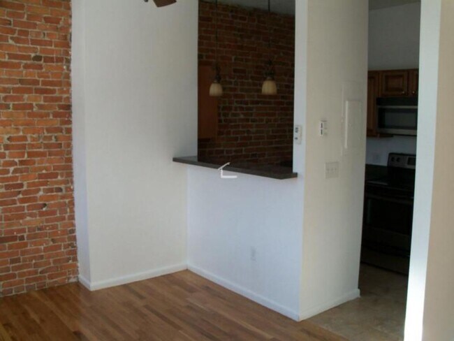 Building Photo - 21 Cortes St
