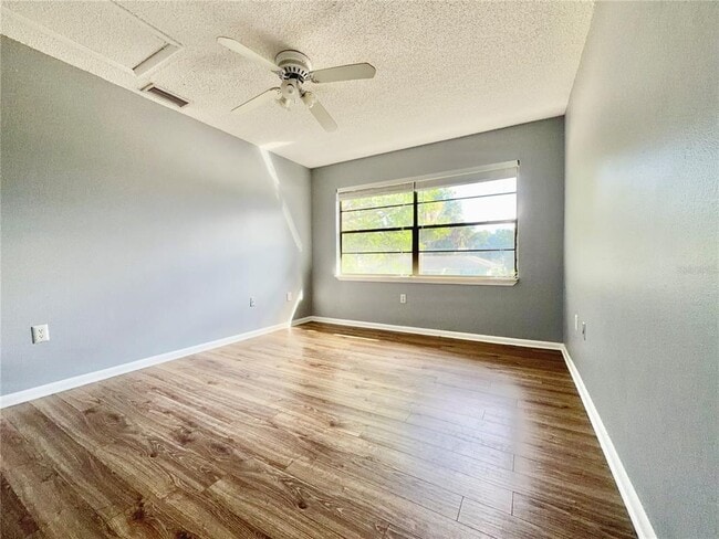 Building Photo - 2 Shine Ave