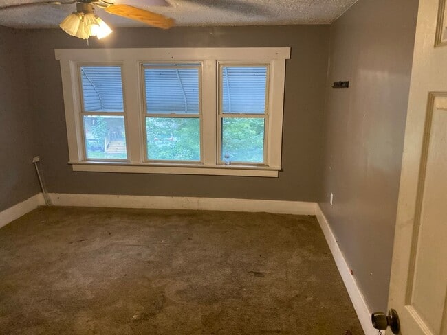 Building Photo - Spacious 3-Bedroom Home for Rent in North Hill