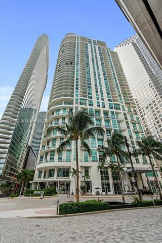 Building Photo - 300 S Biscayne Blvd