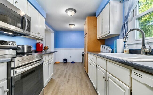 Building Photo - 16 Christina Ct