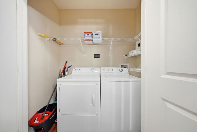 Building Photo - 1700 W Cleveland St