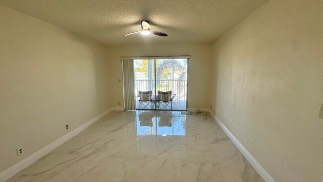 Building Photo - 330 SE 2nd St