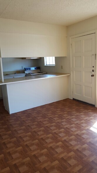 Building Photo - 1725 Sanger Ave