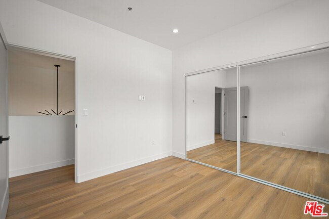 Building Photo - 4527 W 17th St