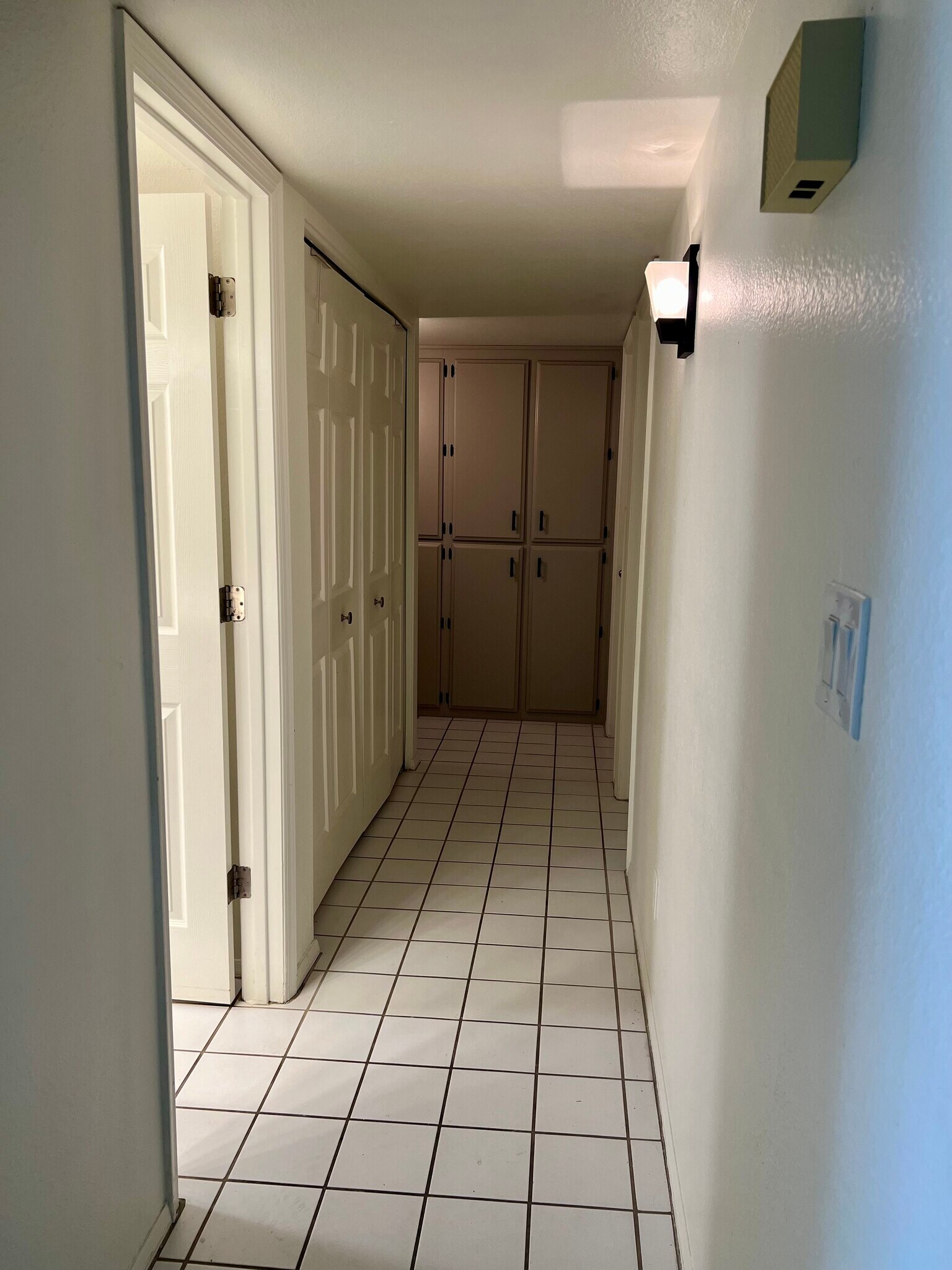 Building Photo - 984 N 85th Pl