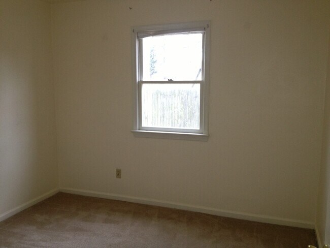 Building Photo - LOVELY 3 BEDROOM RANCH STYLE HOME IN CEDAR...