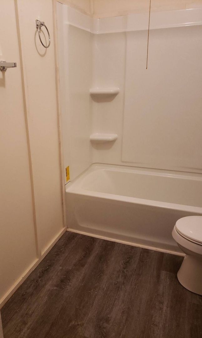 Building Photo - 1500 W 4th St