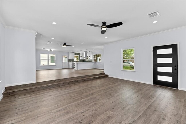 Building Photo - 1307 Yorkshire Dr