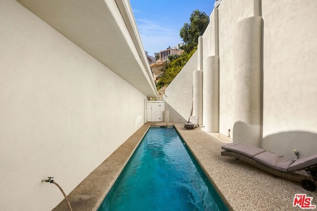 Building Photo - 8435 Franklin Ave