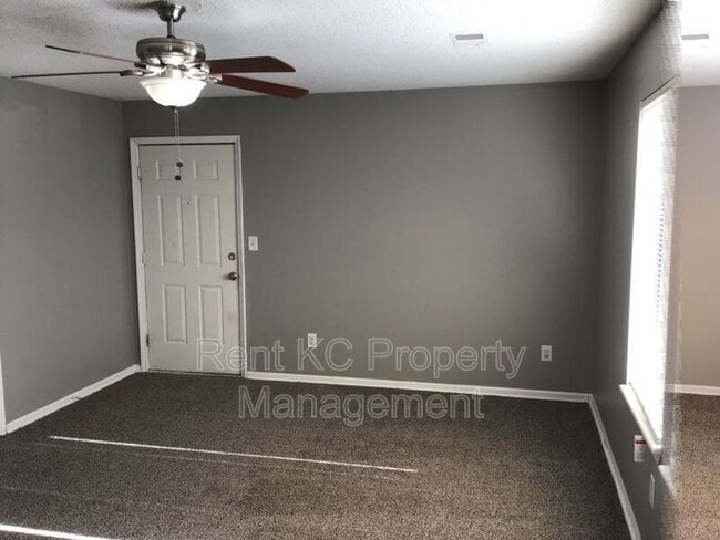 Building Photo - 208 W Meadow St