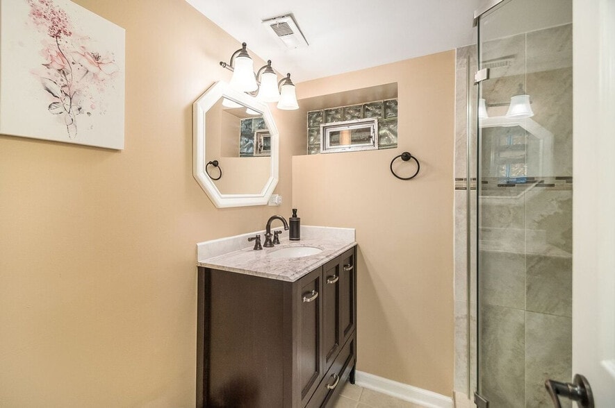 Building Photo - 346 W Morris Ave