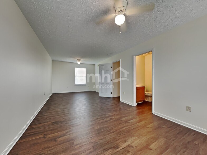 Building Photo - 10320 Fredricksburg Rd