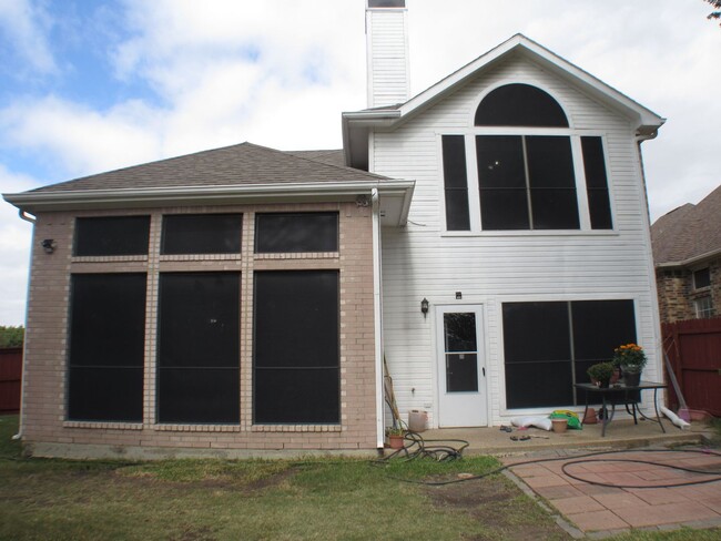 Building Photo - Great Irving Location!