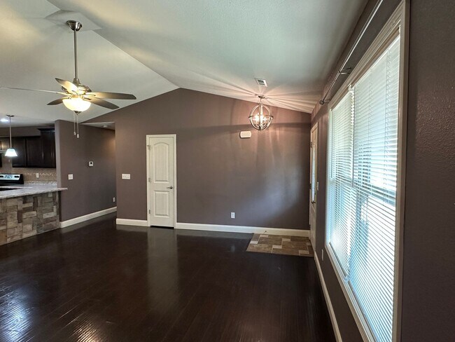 Building Photo - 4 Bed 2 Bath FOR RENT in Waynesville