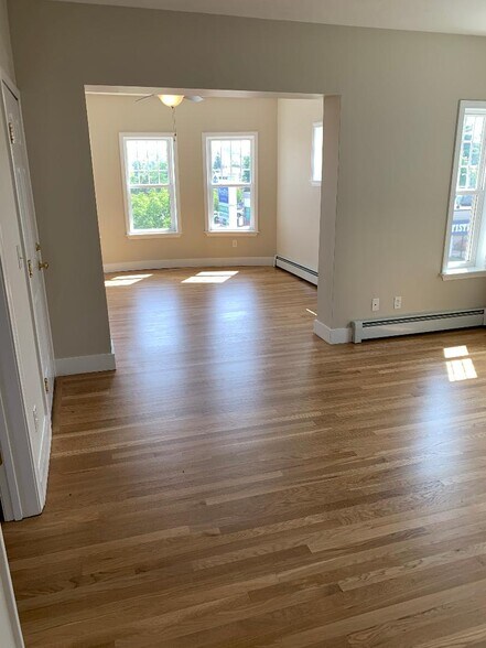 Building Photo - 539 Southbridge St