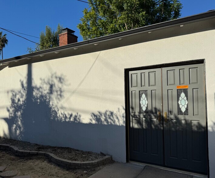 Building Photo - 6534 Peach Ave