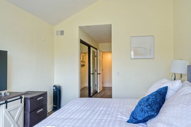 Building Photo - Venetian 314