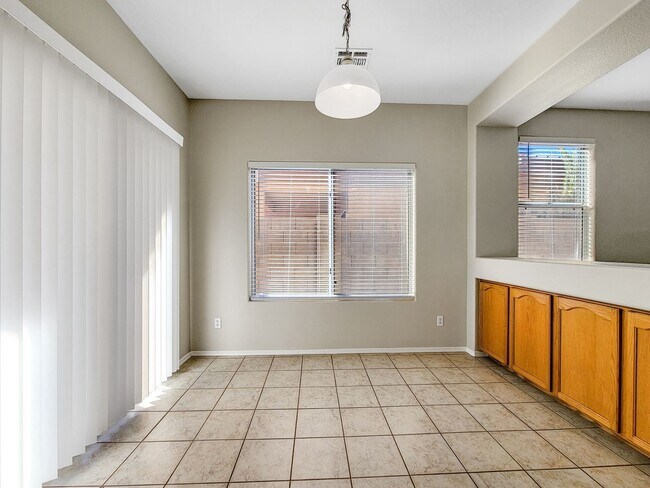 Building Photo - 14173 W Weldon Ave